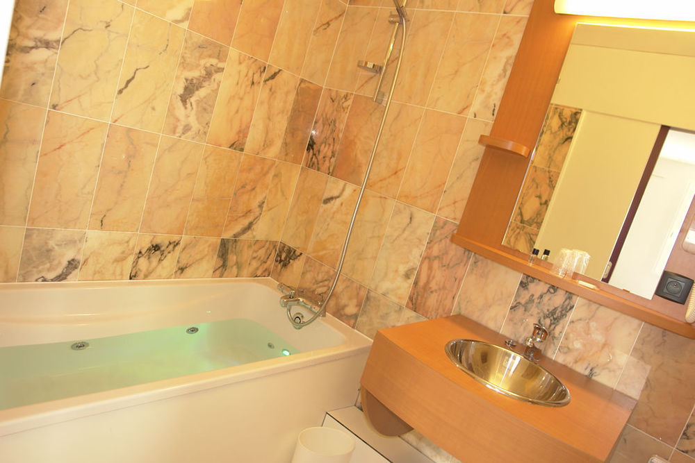 Brit Hotel Rennes Le Castel Екстериор снимка