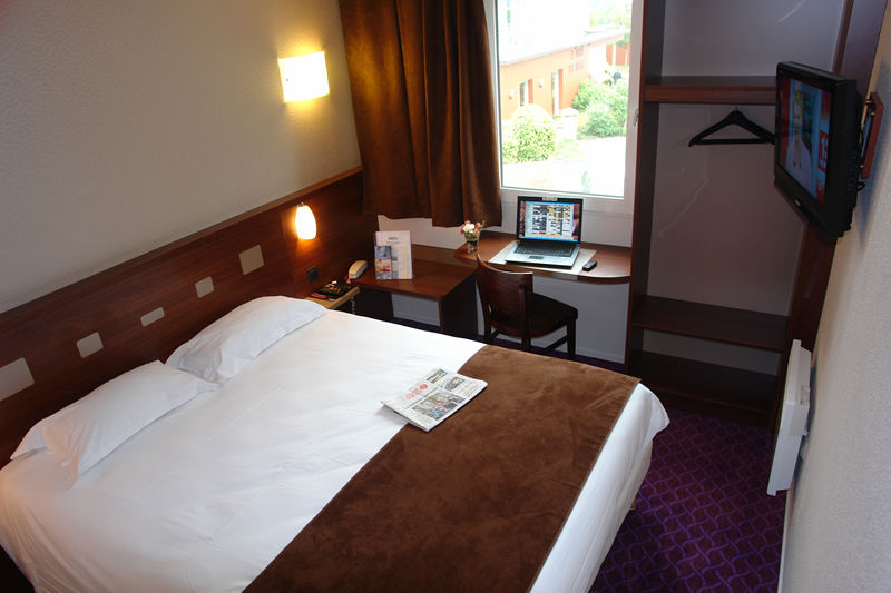 Brit Hotel Rennes Le Castel Стая снимка