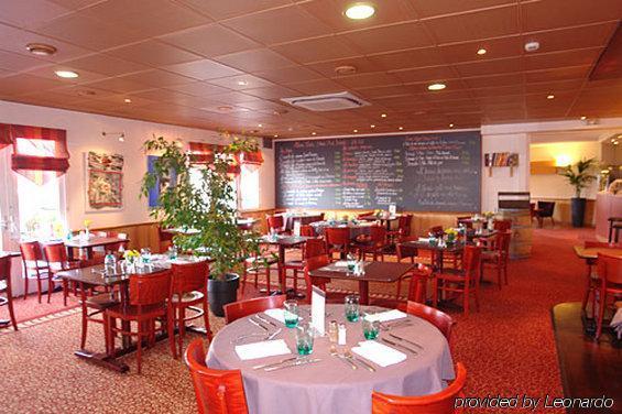 Brit Hotel Rennes Le Castel Ресторант снимка