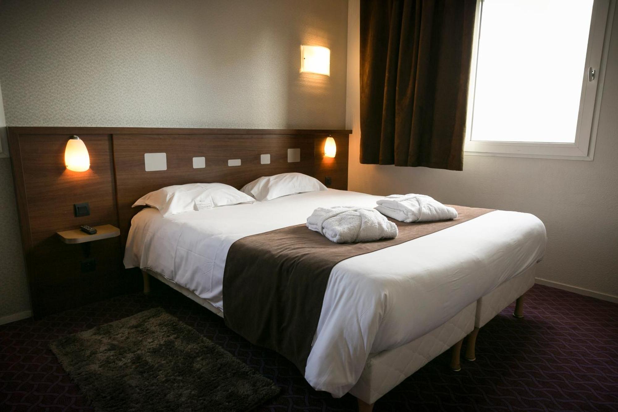 Brit Hotel Rennes Le Castel Екстериор снимка