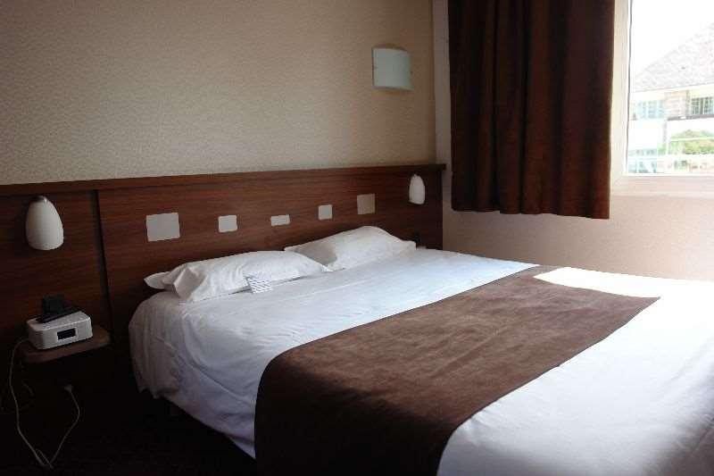 Brit Hotel Rennes Le Castel Стая снимка