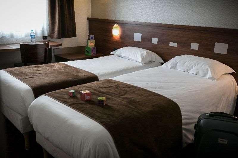 Brit Hotel Rennes Le Castel Стая снимка