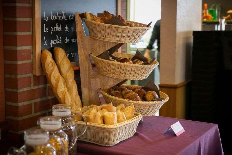 Brit Hotel Rennes Le Castel Ресторант снимка