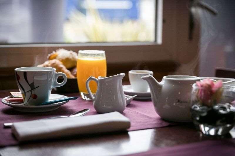 Brit Hotel Rennes Le Castel Ресторант снимка