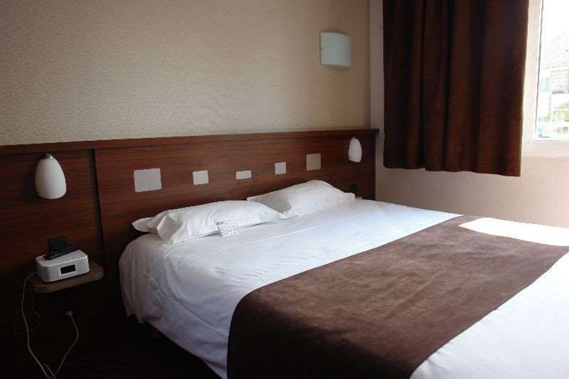 Brit Hotel Rennes Le Castel Стая снимка