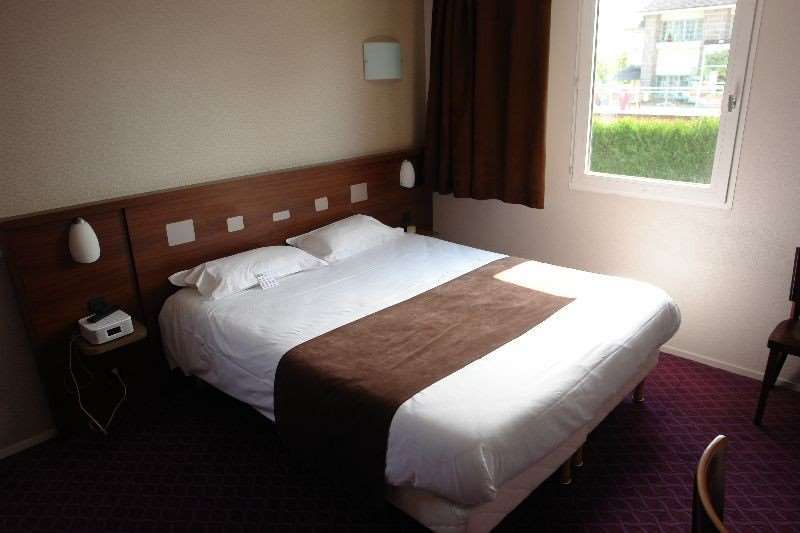 Brit Hotel Rennes Le Castel Стая снимка