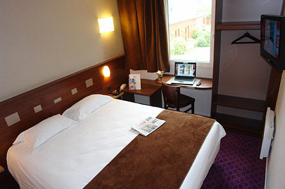 Brit Hotel Rennes Le Castel Екстериор снимка